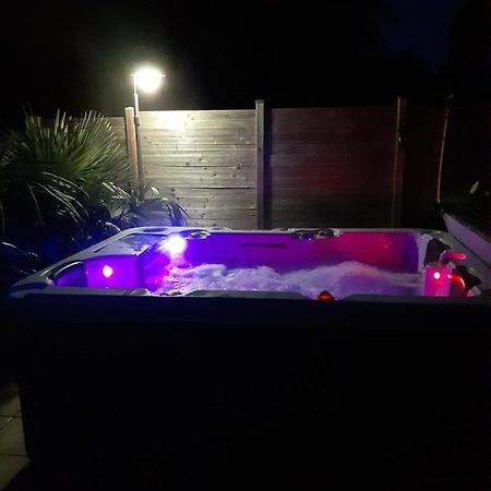 לינה וארוחת בוקר Pleuven Chambre Au Nuit Etoile Et Jacuzzi Prive מראה חיצוני תמונה
