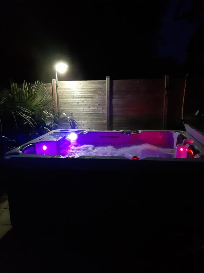 לינה וארוחת בוקר Pleuven Chambre Au Nuit Etoile Et Jacuzzi Prive מראה חיצוני תמונה
